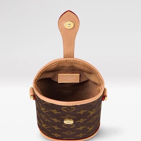 Louis Vuitton Monogram Fold Me Pouch - Picture 5 of 12